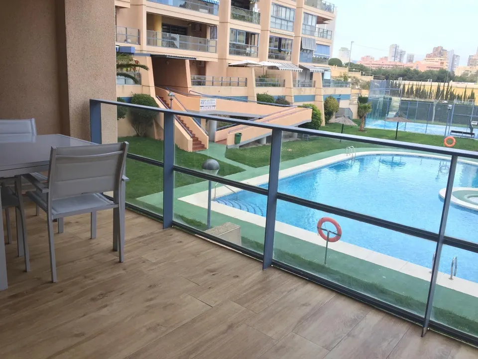 Elegante Apartamento en Cala Vila Joiosa con Piscina