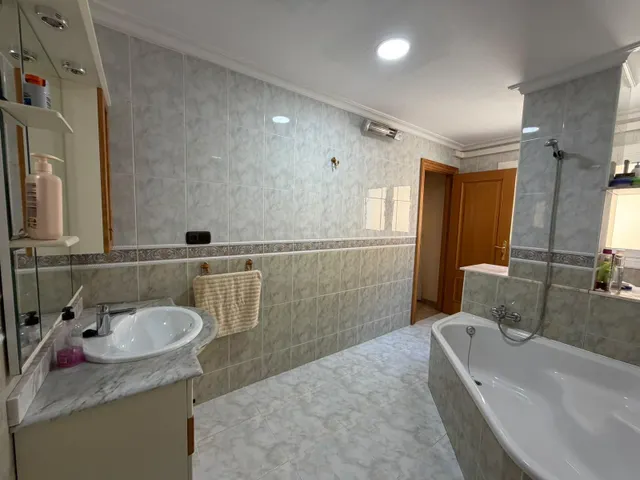 Exclusividad, amplitud y elegancia en una vivienda única — 27
