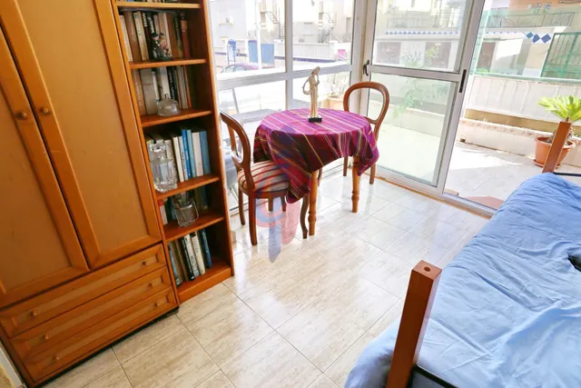 Planta baja en venta en el centro de Guardamar del Segura con gran terraza privada y piscina comunitaria — 11