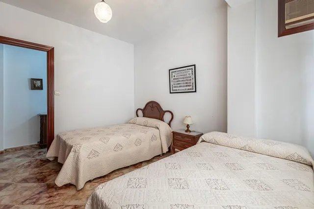 Piso señorial de 182 m2 en Avenida Madrid: amplitud, luz y posibilidades infinitas con garaje opcional. — 25