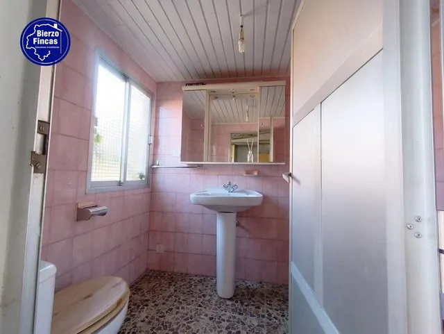 **se vende casa para reformar en villafer, León** — 12