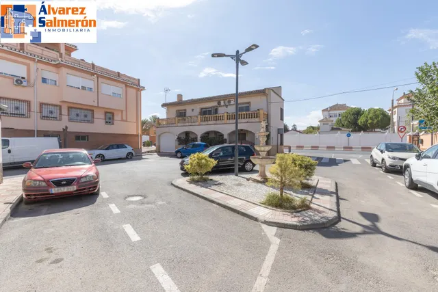 Casa en Armilla con terraza, patio y amplia cochera — 39