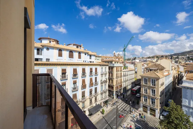 GRAN PISO EN PLAZA DEL CARMEN FRENTE AL AYUNTAMIENTO. — 44