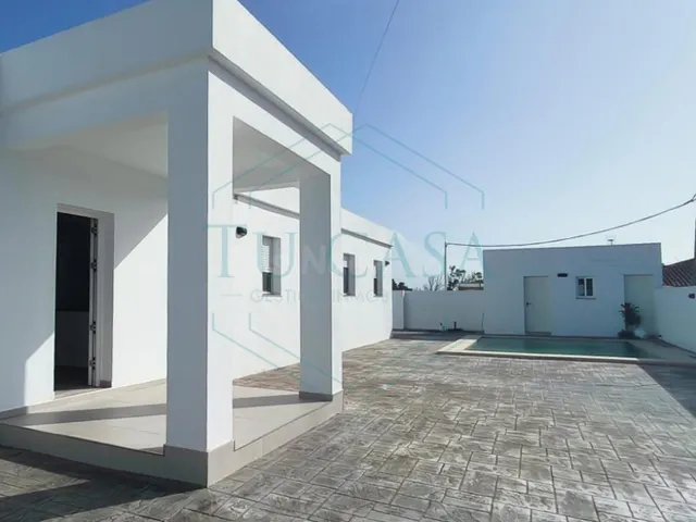 Se vende chalet de diseño moderno hipotecable
