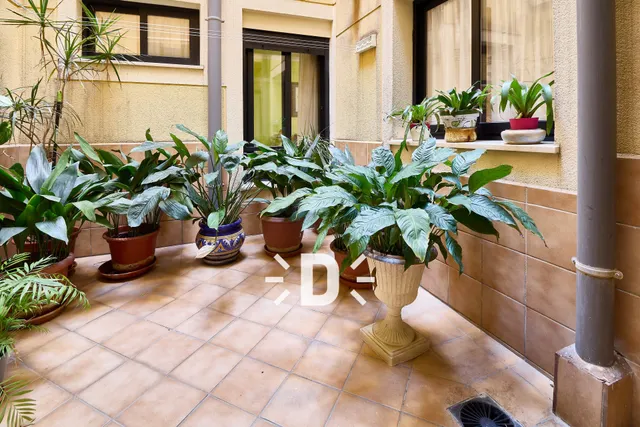 SE ALQUILA BONITA VIVIENDA EN BENETUSSER — 24