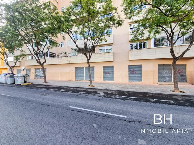 ALQUILER LOCAL COMERCIAL EN LA MEJOR UBICACIÓN DE ALTABIX NUEVO, CON 32m FACHADA Y 9 PERSIANAS A LA CALLE!!! — 4