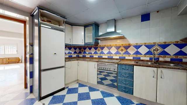 En el Raval, cullera una casa reformada y para entrar a vivir. — 10