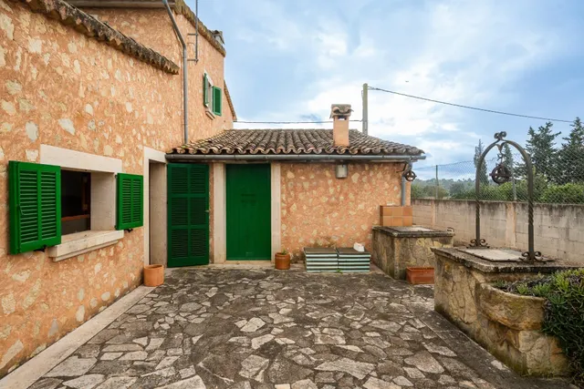 Finca mallorquina con carácter, jardín mediterráneo y vistas a la Serra de Tramuntana · Biniali — 40