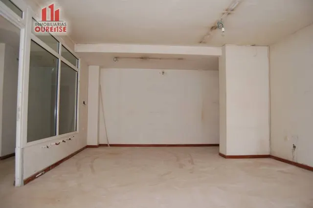 AMPLIO LOCAL COMERCIAL EN EL VEINTIUNO — 15