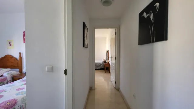 Amplio apartamento de tres dormitorios con vistas panorámicas en Nueva Alcántara. — 32