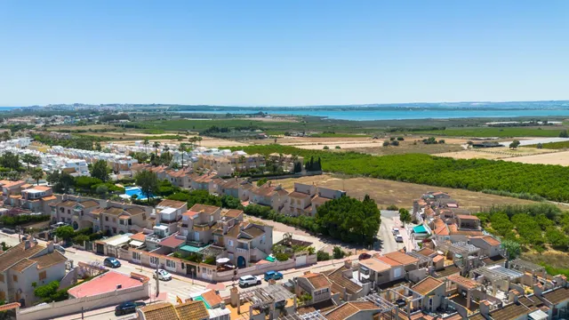 Vivienda en planta baja con dos terrazas frente a la piscina en El Moncayo – Guardamar del Segura — 35
