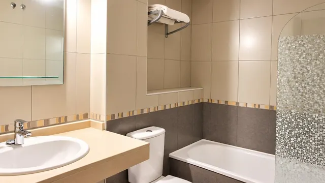 Piso en venta en el centro de Roses con ascensor y aparcamiento — 7