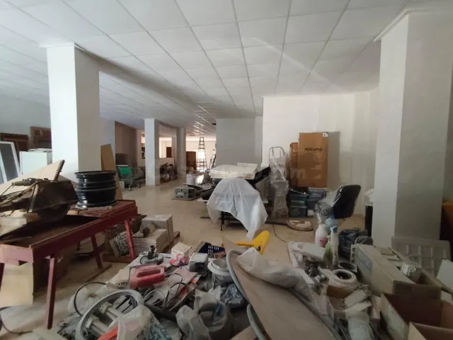 SE VENDE LOCAL COMERCIAL EN ZONA CORTES VALENCIANAS - foto 2