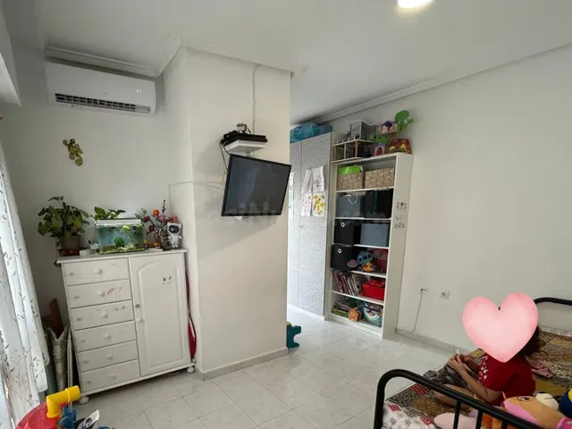GRAN ESTUDIO EN EL CENTRO DE TORREVIEJA - foto 3