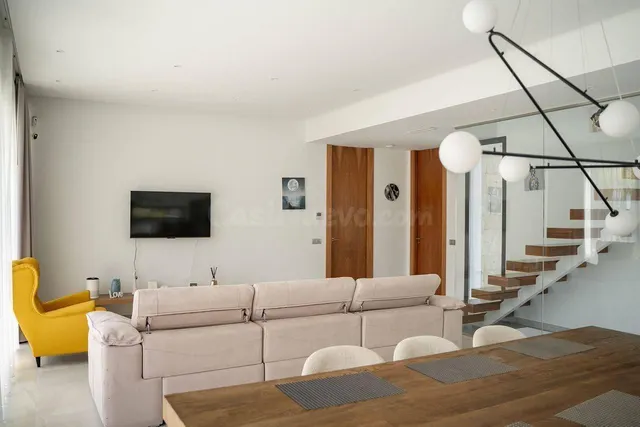 EXCLUSIVA VILLA PARA LARGA TEMPORADA DESDE SEPTIEMBRE - foto 5