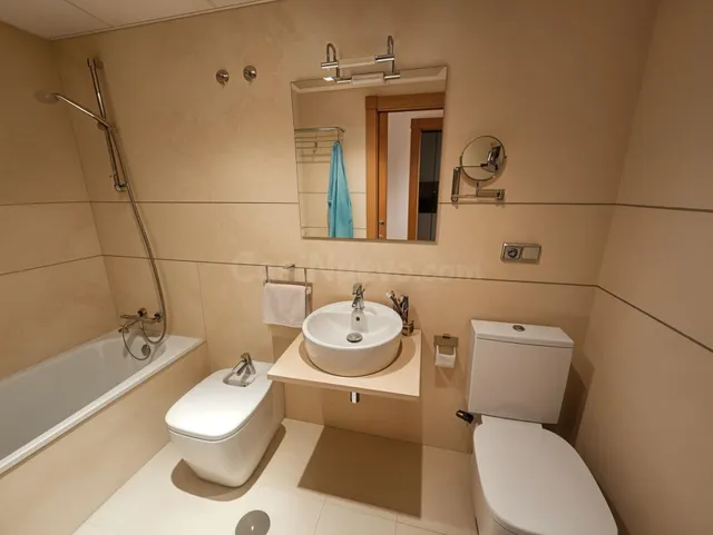 VIVIENDA SEMINUEVA EN FERIA CON GARAJE Y TRASTERO — 4