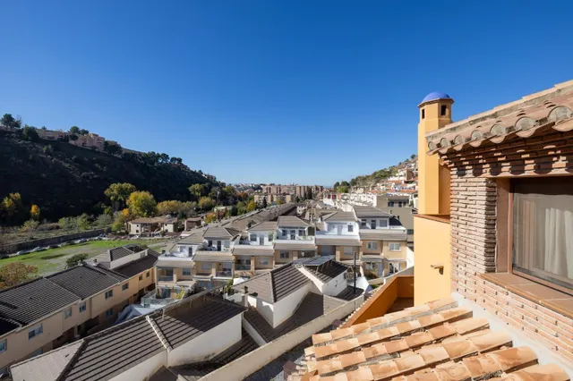 ESPECTACULAR CASA ADOSADA CON PISCINA INDEPENDIENTE — 32