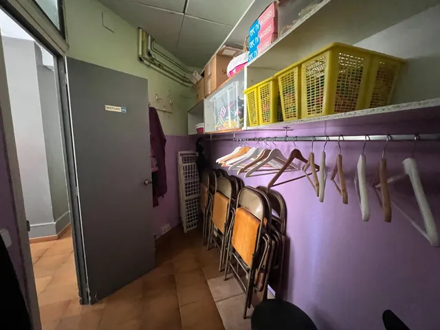 DESTACABLE Y PECULIAR LOCAL en VENTA o ALQUILER en Martorell. — 23