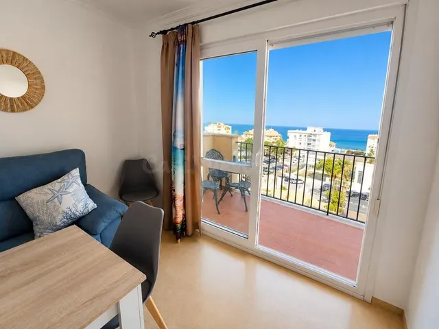 EXCLUSIVO PISO EN ALQUILER CON VISTAS AL MAR EN SABINILLAS L - foto 2
