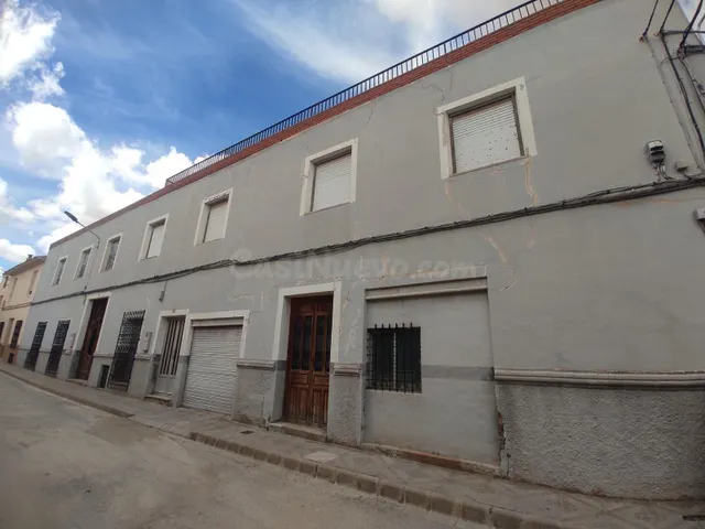 CASA EN MONTEALEGRE EN ZONA CENTRO, HACIENDO ESQUINA CON OPI