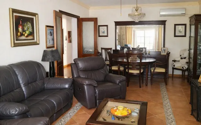 Chalet urbano en Los Gallos. — 26