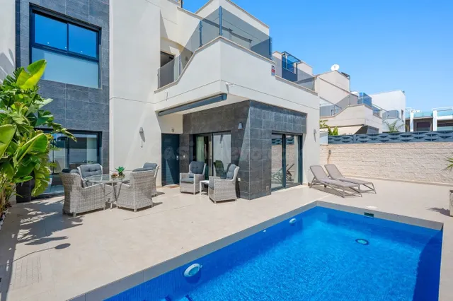Villa moderna con piscina privada, 3 dormitorios y 3 baños. - foto 2