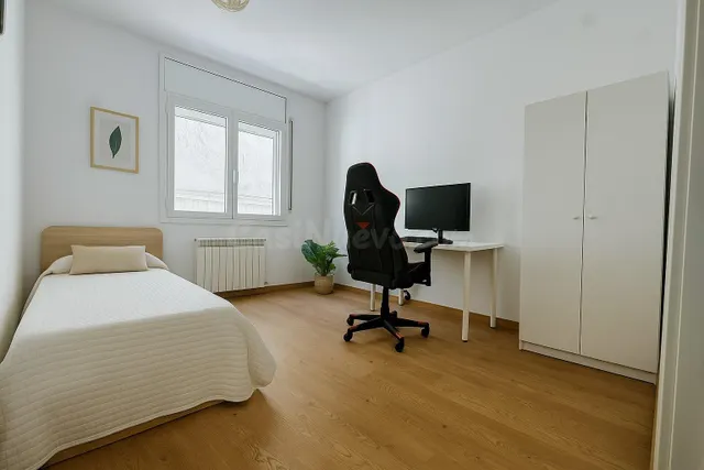 PISO REFORMADO DE 4 habitaciones EN MANRESA — 3