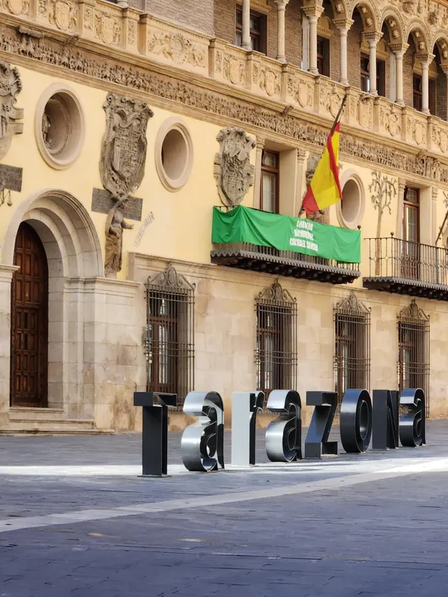 Local Comercial en Esquina con Excelente Visibilidad — 7