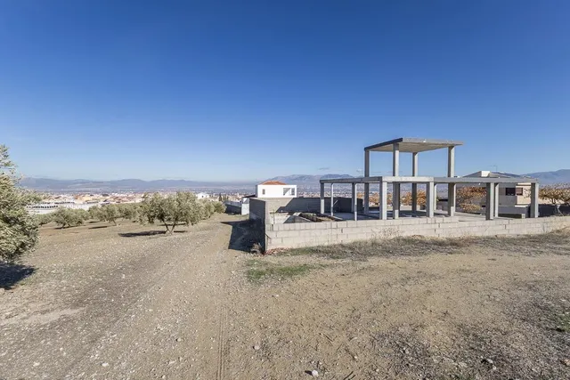 Parcela exclusiva con estructura de Chalet independiente y piscina en Urb. El Montecillo, Las Gabias — 29