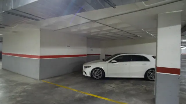 Garajes en venta en avd. Ronda — 6
