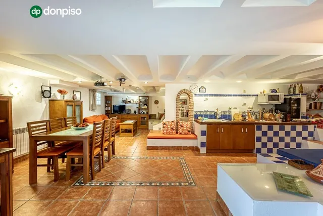 CASA PAREADA EN LA ZUBIA CON PISCINA, ZONA DE BARBACOA Y JARDÍN — 37