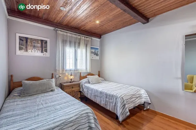 Chalet independiente con pozo propio y placas solares — 20