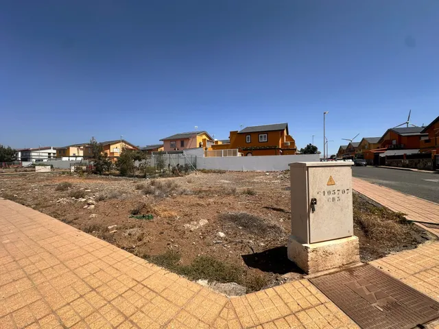 SOLAR URBANO EN EL CASTILLO DEL ROMERAL — 2