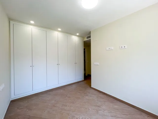 Piso de reciente construcción en alquiler en Avda. Ausias March — 16