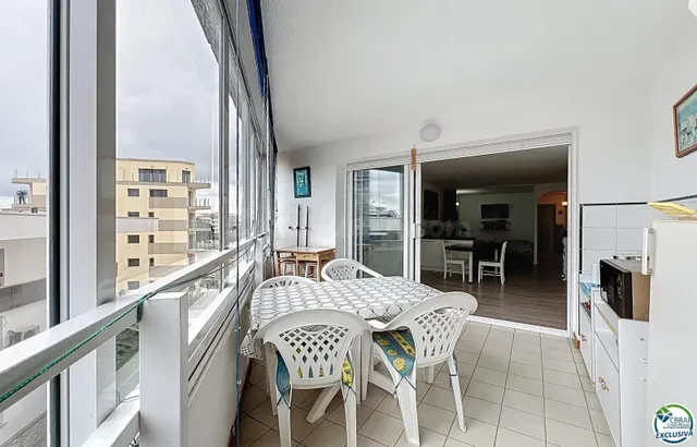Apartamento reformado a un paso del mar en Roses