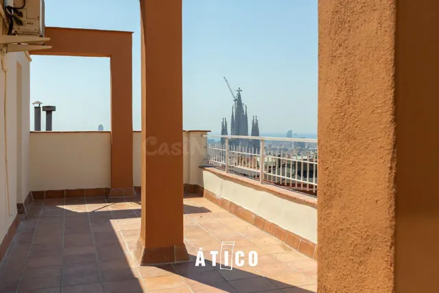 Atico con una terraza espectacular y vistas unicas sobre Barcelona — 2