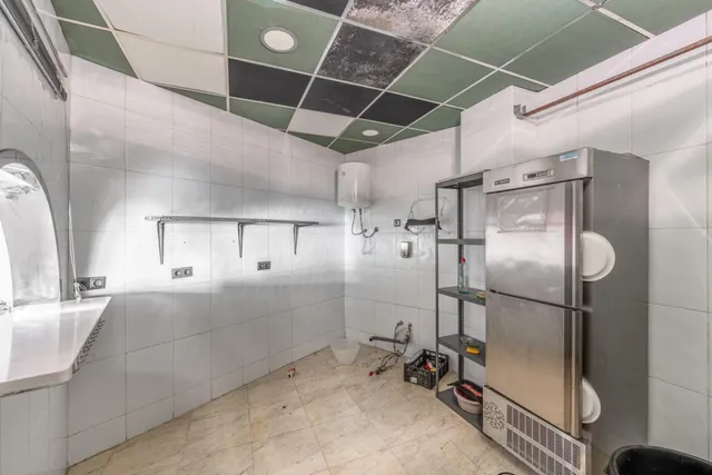 Se Vende Local Comercial Bar-Cafetería Calle Almería 9 — 17