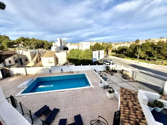 VILLA DE 6 DORMITORIOS Y 2 BAÑOS EN ORIHUELA COSTA (VILLAMARTIN) — 39