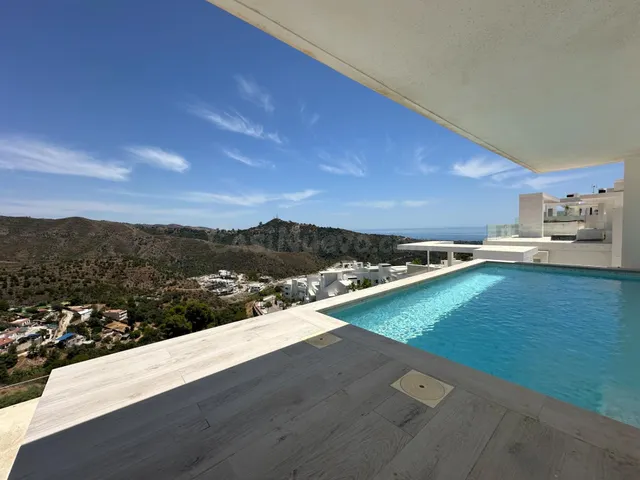 Ático Dúplex de Lujo con Piscina Privada en la Azotea y Vist - foto 2