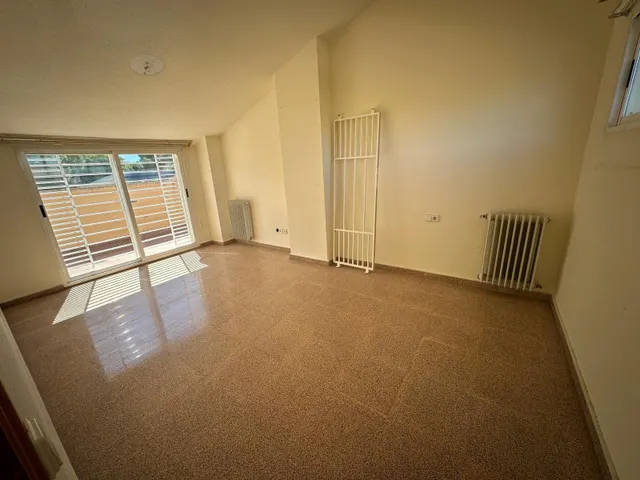 Bungalow de 250 m2 con 5 habitaciones, patio, terraza y piscina comunitaria — 10