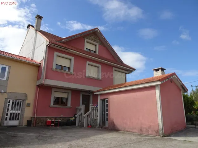 Se vende Casa Adosada OKUPADA en Lugar Campara 1 Ponteceso, 