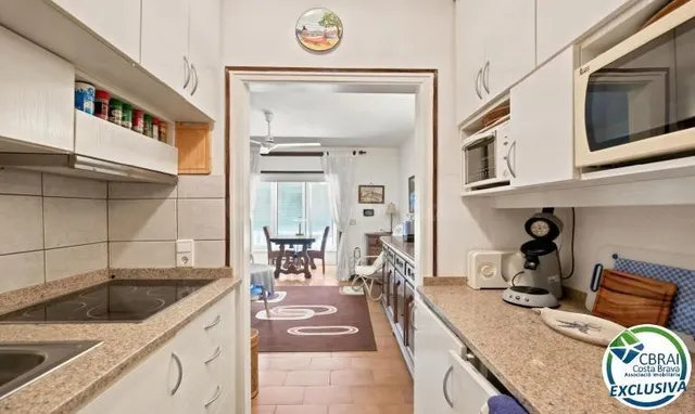 POBLAT TÍPIC Acogedor apartamento en pleno centro de Empuria - foto 5