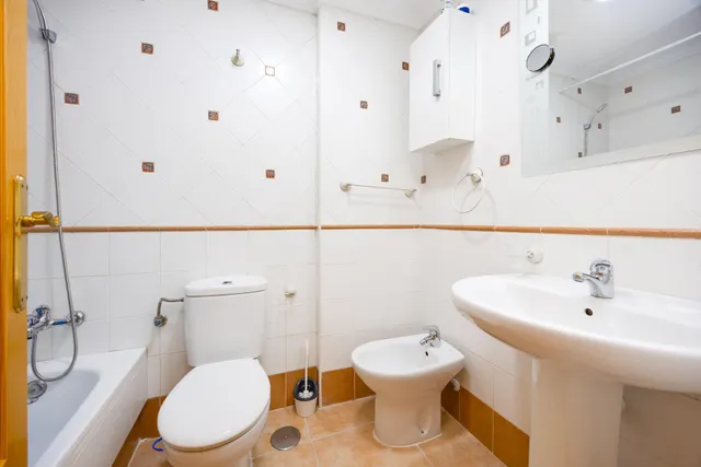Bungalow con 2 jardines, garaje y piscina comunitaria en Torrevieja, los balcones — 20