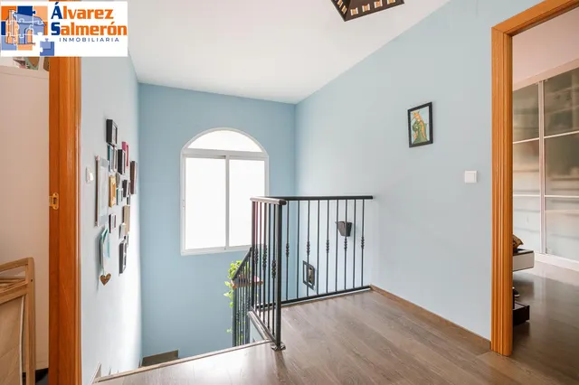 ¡Tu nuevo hogar te espera en Churriana de la Vega! Casa adosada con patio, garaje y futura parada de metro a pocos pasos. — 14