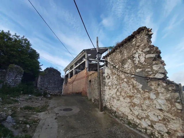 OPORTUNIDAD DE INVERSIÓN: OBRA PARADA EN CALLE PUENTE ALCOLE - foto 2