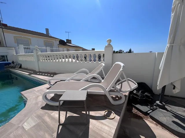 Casa adosada en esquina con piscina privada, jardín y vistas a la Bahía de Málaga — 34