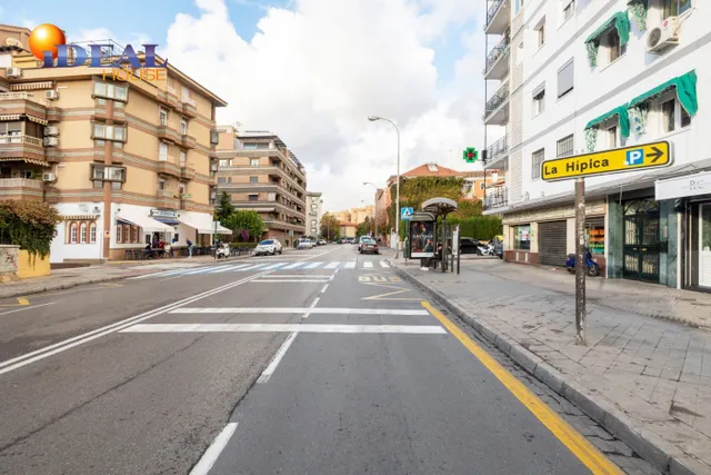 Localazo en esquina con mas de 30 de fachada. Avd de Dilar junto ambulatorio del Zaidín — 16