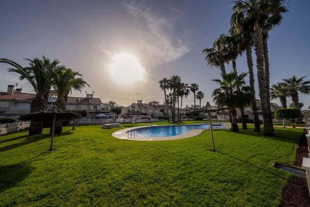 ¡Encantador Quad con Jardín y Piscina en la Costa Blanca! - foto 5