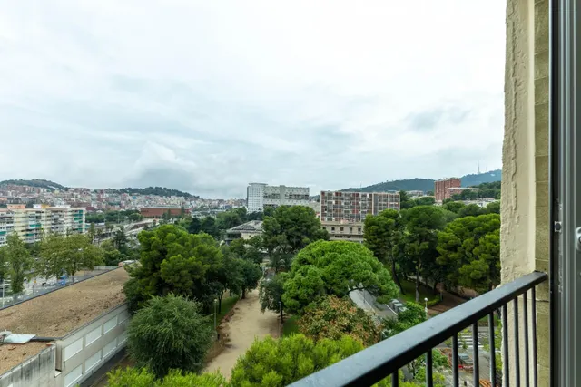 Agencia Inmobiliaria en Barcelona. Piso en venta en Montbau — 3