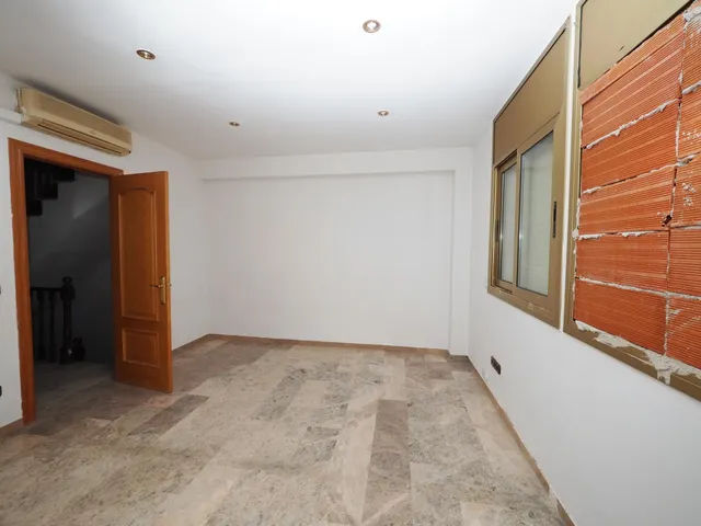 SE VENDE CASA ADOSADA EN RUBI, ZONA MERCAT — 12